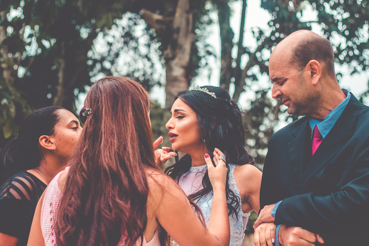 Foto de noiva nervosa antes da cerimônia