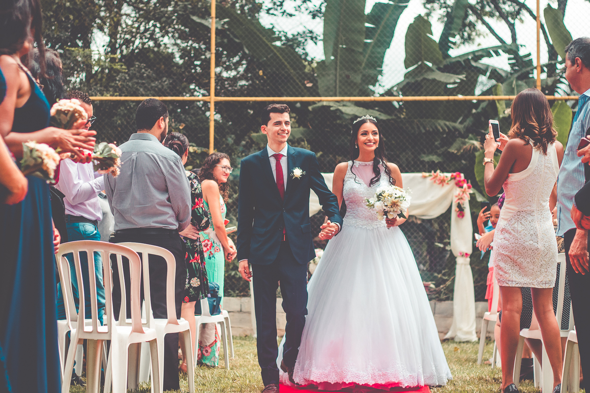 Saída dos noivos da cerimônia