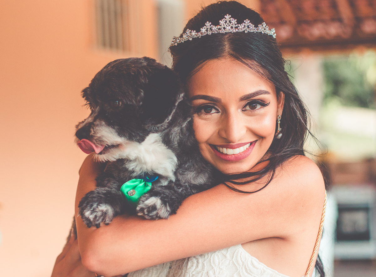 Foto da noiva com o seu cachorro