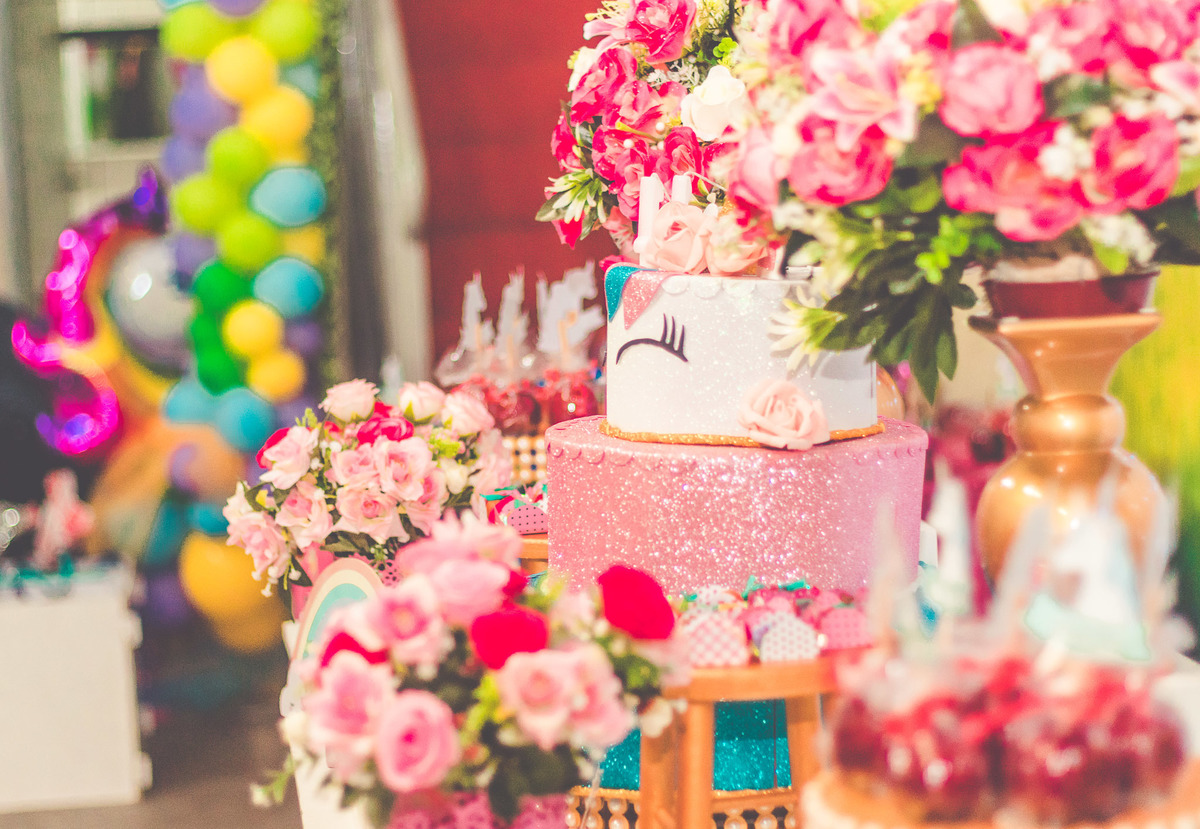 Foto decoração de festa infantil com tema de unicórnio