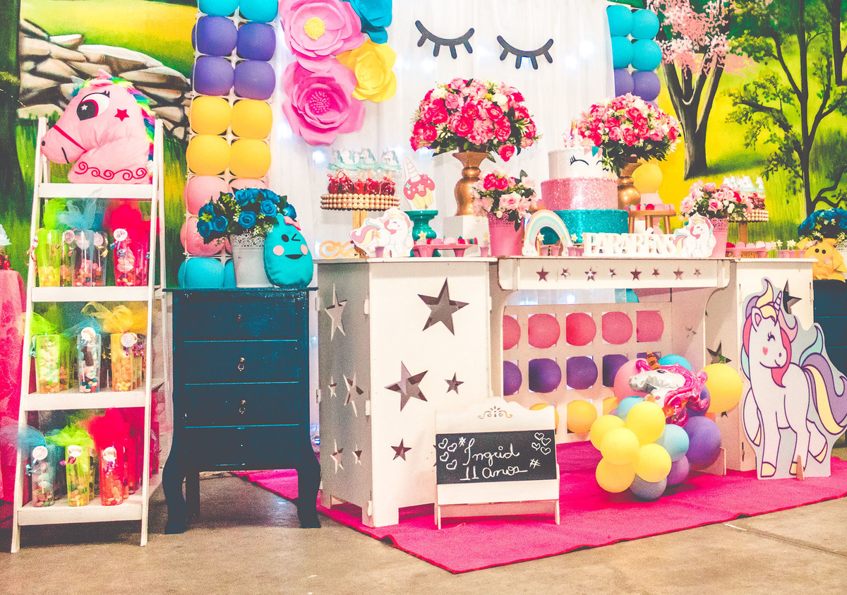 Foto decoração de festa infantil com tema de unicórnio