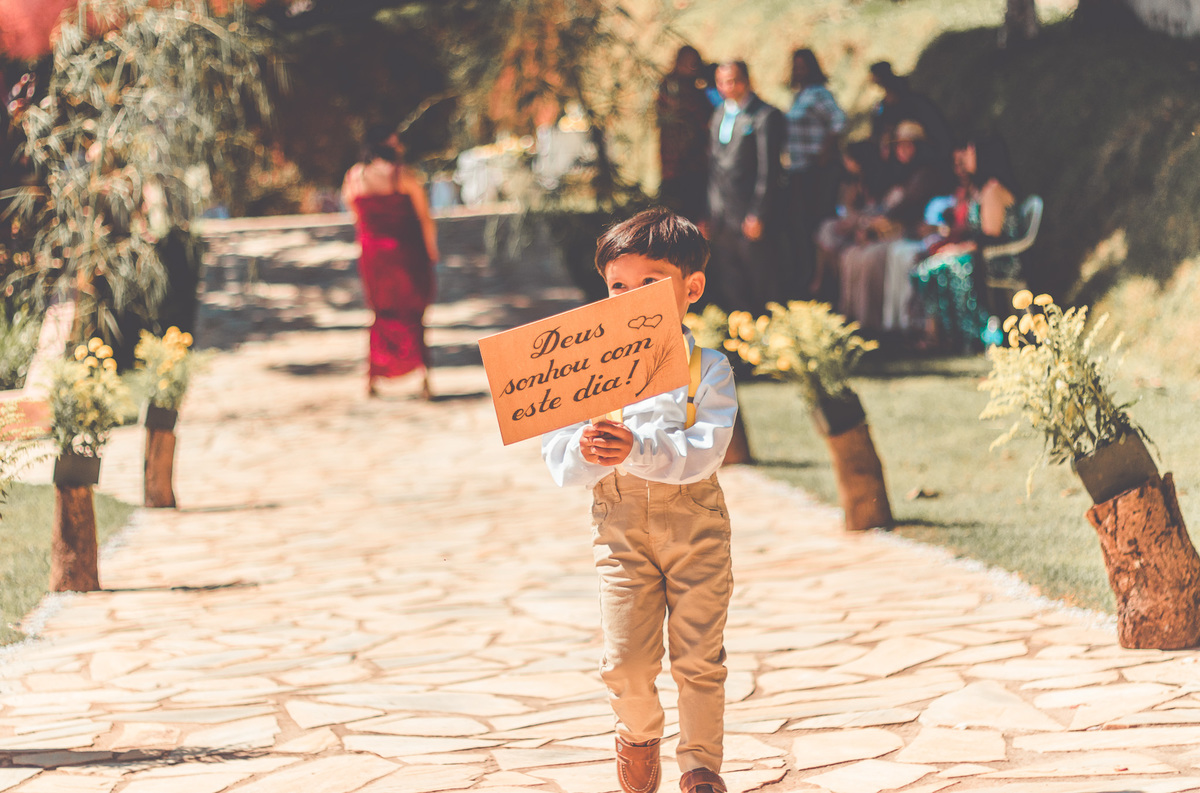 Pajens entrando na cerimônia