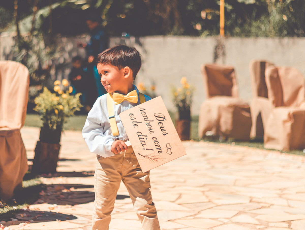 pajens entrando na cerimônia de casamento