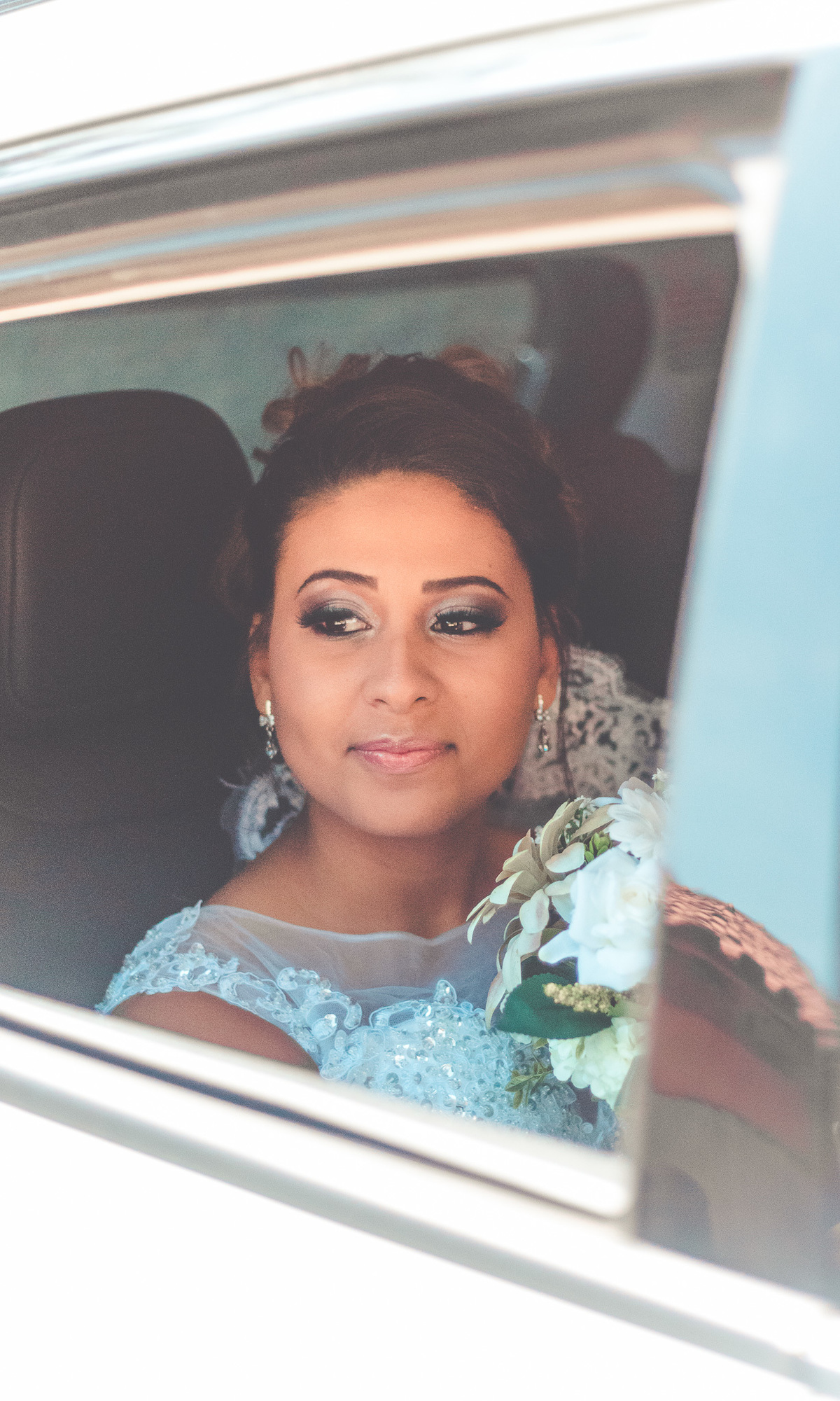 Fotos da noiva no carro no dia do casamento