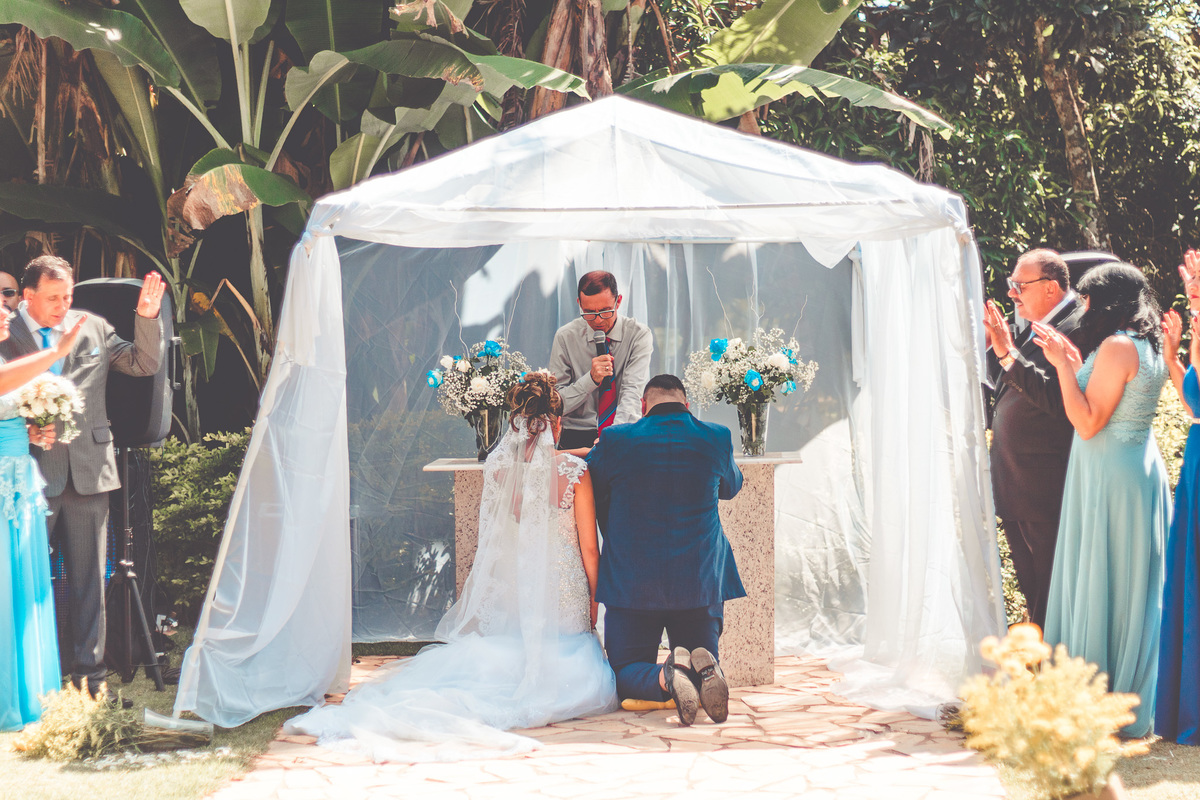 Noivos na cerimônia do casamento