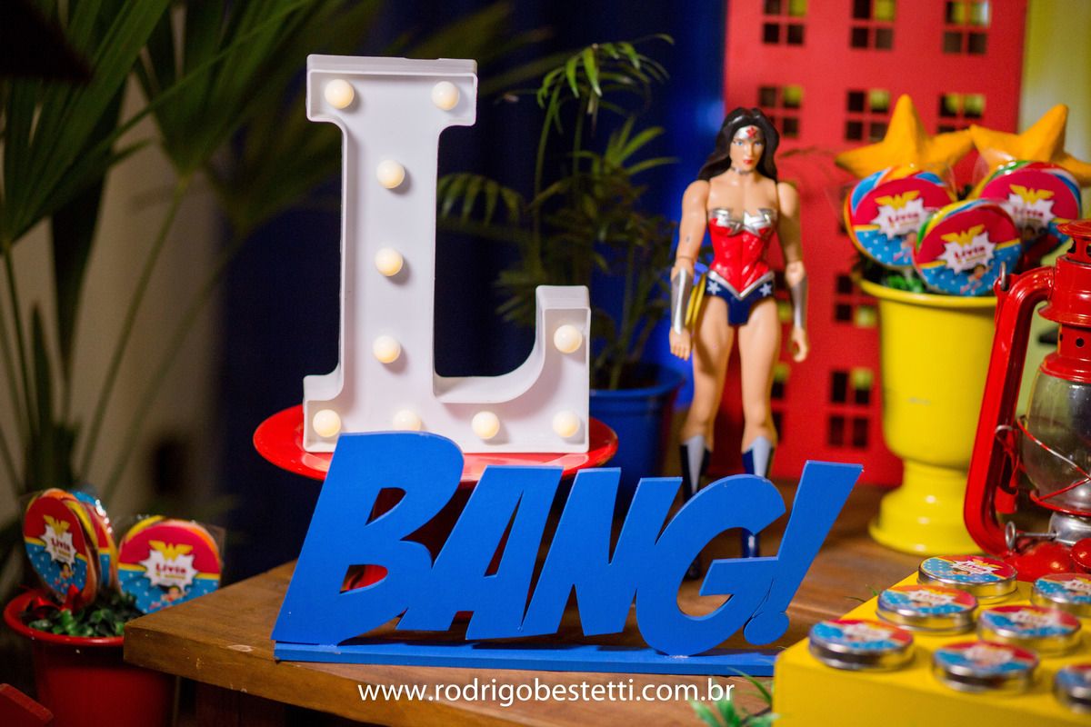 mulher maravilha, fantasia, fotografia infantil, casa de festas, aniversario, festa de aniversario infantil, livia, porto alegre, fotografo, decoracao, fotografo infantil, rodrigo bestetti fotografia, fotos diferentes, fotografo porto alegre