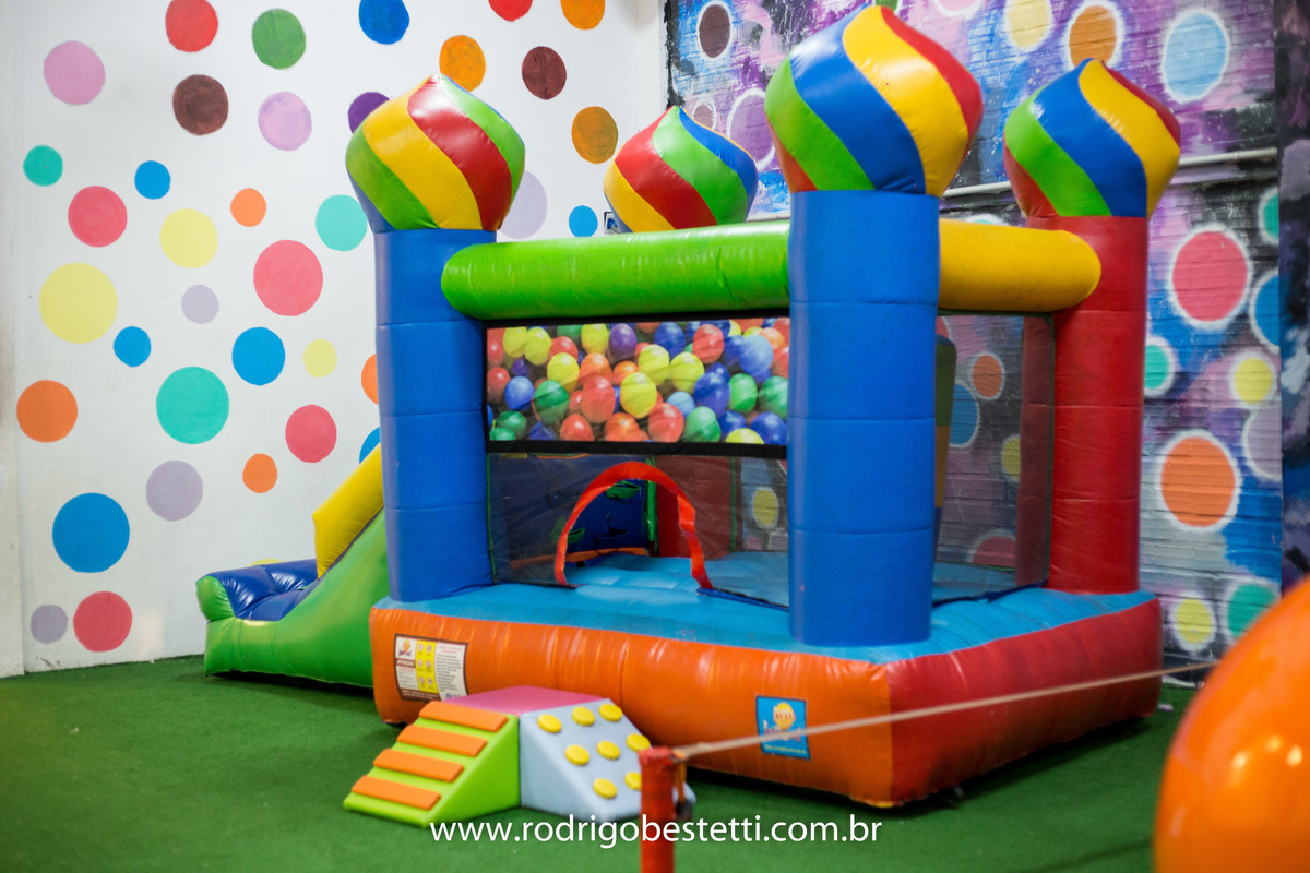 mulher maravilha, fantasia, fotografia infantil, casa de festas, aniversario, festa de aniversario infantil, livia, porto alegre, fotografo, decoracao, fotografo infantil, rodrigo bestetti fotografia, fotos diferentes, fotografo porto alegre