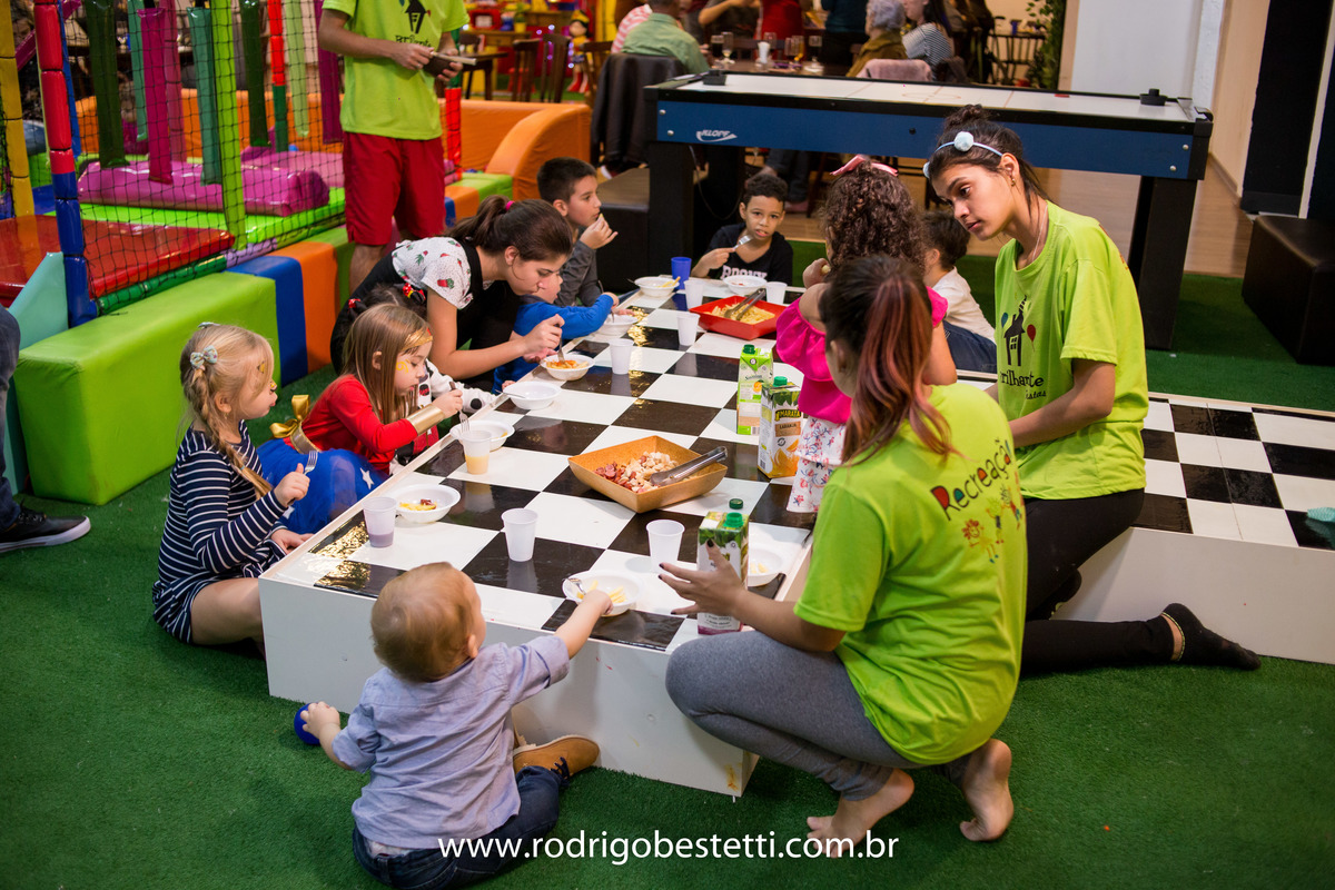 mulher maravilha, fantasia, fotografia infantil, casa de festas, aniversario, festa de aniversario infantil, livia, porto alegre, fotografo, decoracao, fotografo infantil, rodrigo bestetti fotografia, fotos diferentes, fotografo porto alegre