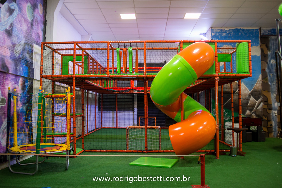 mulher maravilha, fantasia, fotografia infantil, casa de festas, aniversario, festa de aniversario infantil, livia, porto alegre, fotografo, decoracao, fotografo infantil, rodrigo bestetti fotografia, fotos diferentes, fotografo porto alegre