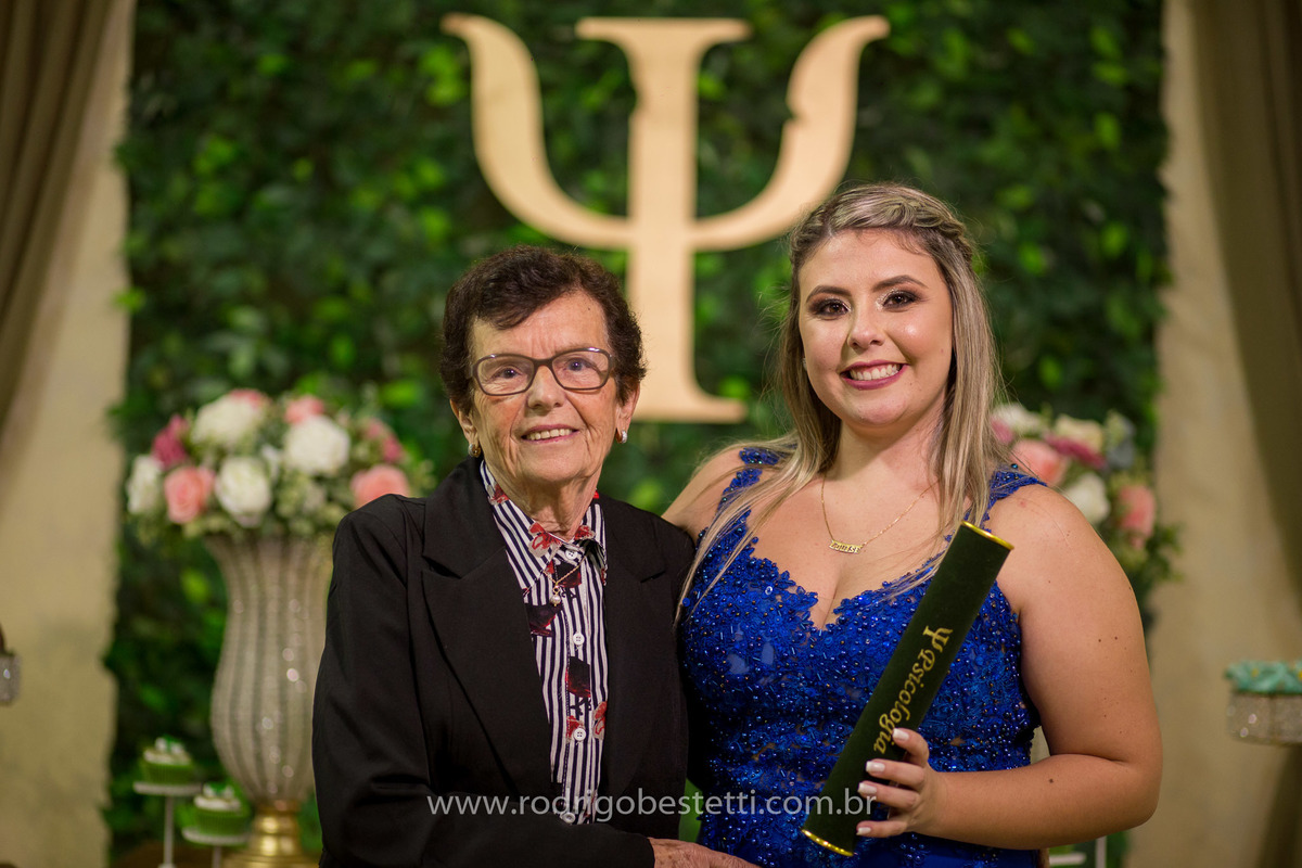 fotografia-formatura-porto-alegre-ilha-da-pintada-psicologia-psicologa-decoracao-grazi-festas-rodrigo-bestetti-foto-lembranca-fotografo-mesa-de-doces-vestido-azul-familia-amigos