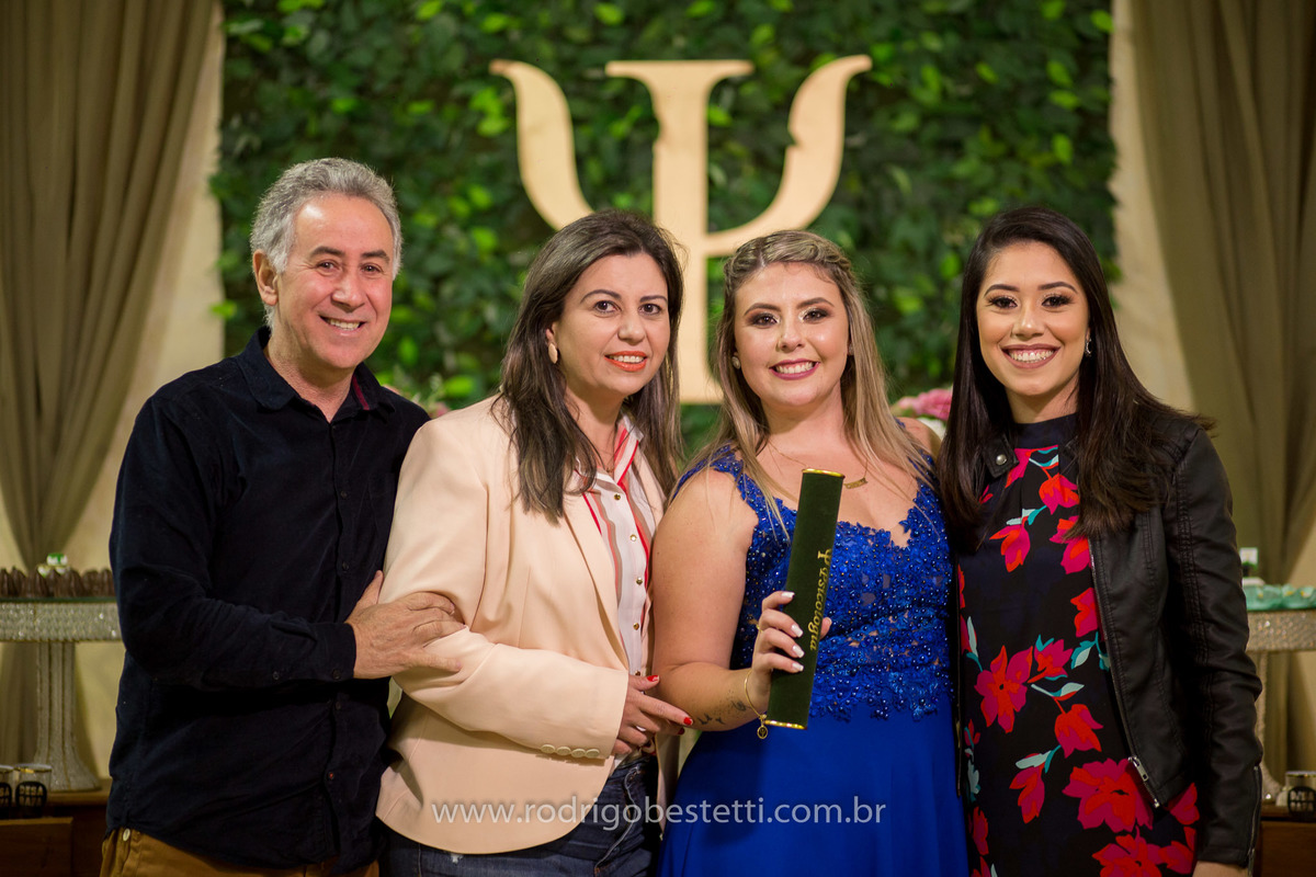 fotografia-formatura-porto-alegre-ilha-da-pintada-psicologia-psicologa-decoracao-grazi-festas-rodrigo-bestetti-foto-lembranca-fotografo-mesa-de-doces-vestido-azul-familia-amigos