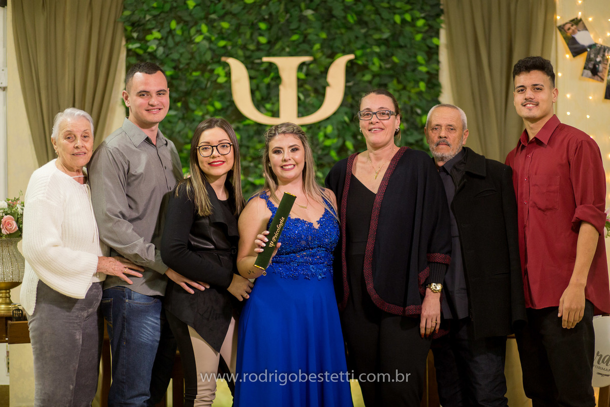 fotografia-formatura-porto-alegre-ilha-da-pintada-psicologia-psicologa-decoracao-grazi-festas-rodrigo-bestetti-foto-lembranca-fotografo-mesa-de-doces-vestido-azul-familia-amigos