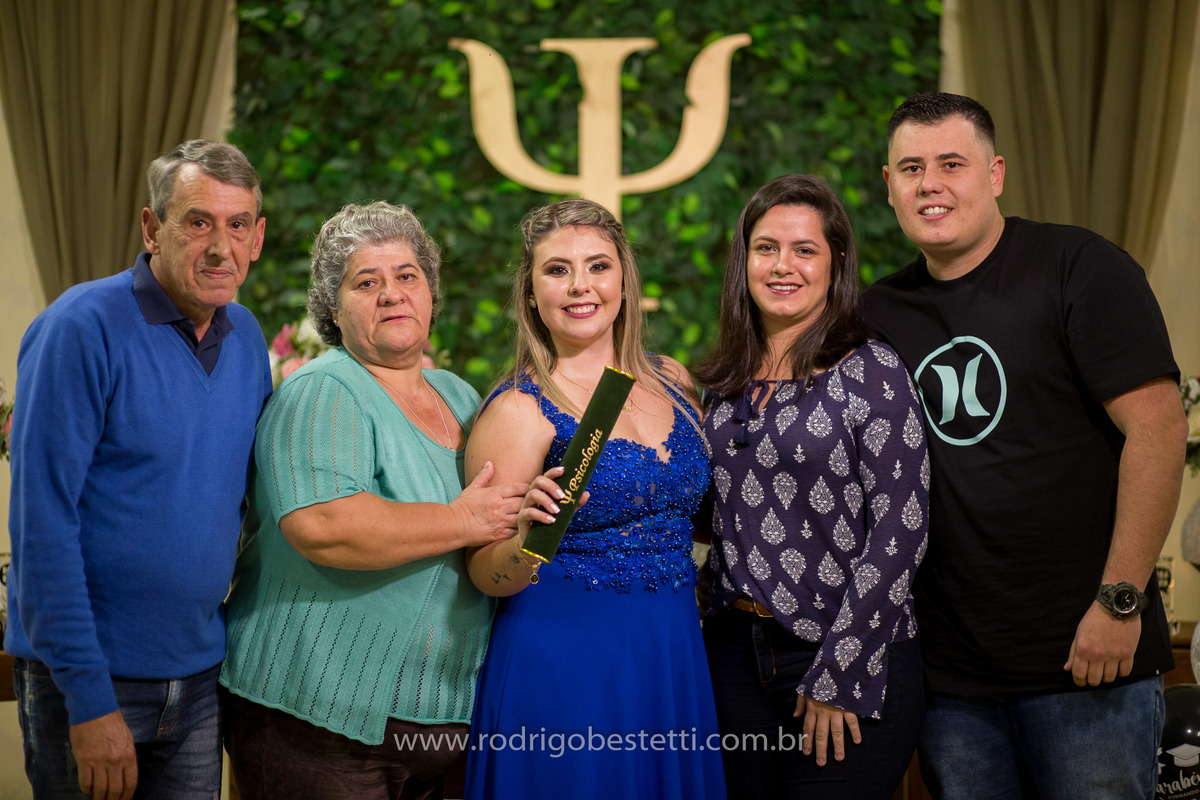 fotografia-formatura-porto-alegre-ilha-da-pintada-psicologia-psicologa-decoracao-grazi-festas-rodrigo-bestetti-foto-lembranca-fotografo-mesa-de-doces-vestido-azul-familia-amigos