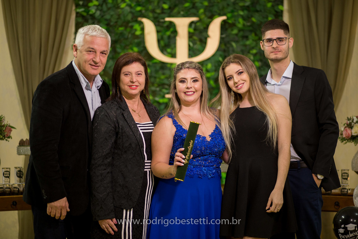 fotografia-formatura-porto-alegre-ilha-da-pintada-psicologia-psicologa-decoracao-grazi-festas-rodrigo-bestetti-foto-lembranca-fotografo-mesa-de-doces-vestido-azul-familia-amigos