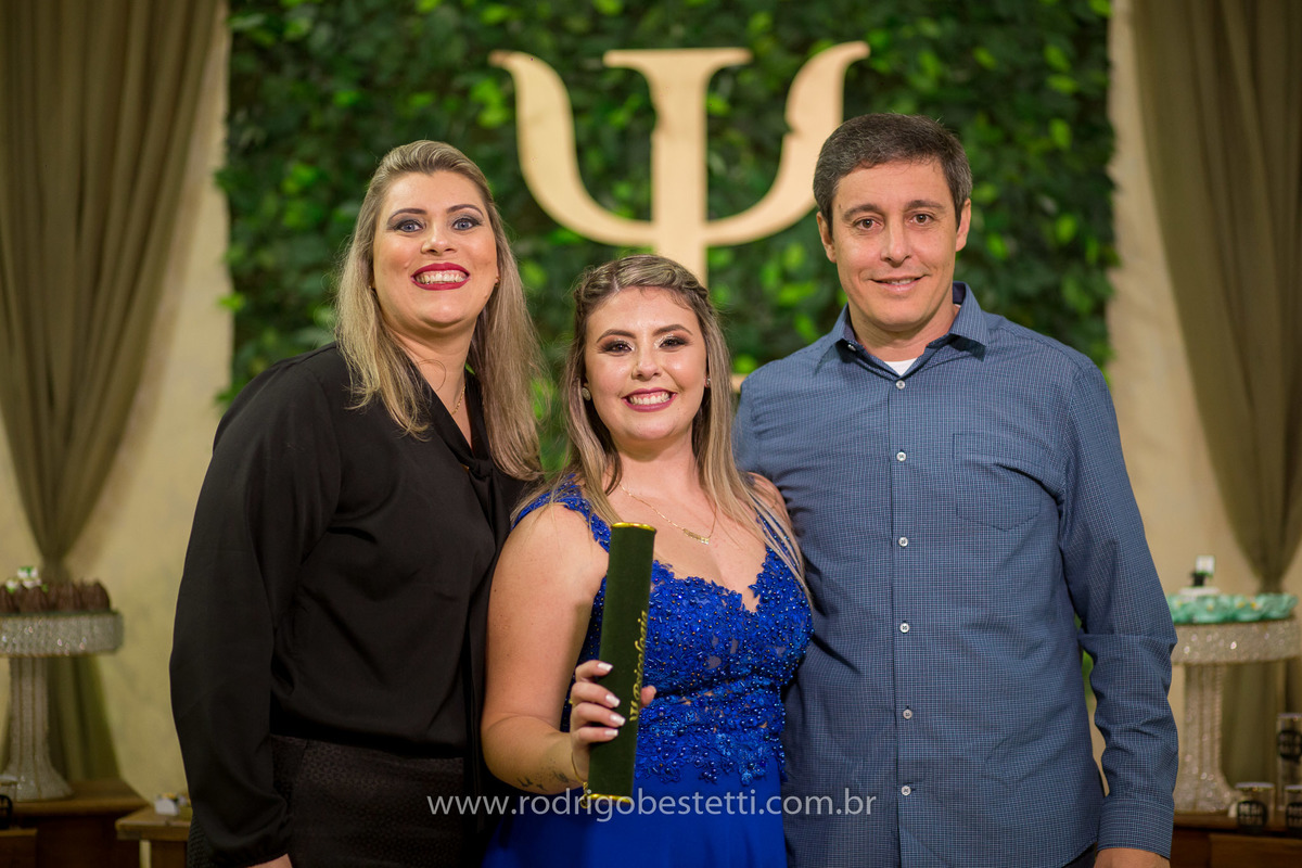 fotografia-formatura-porto-alegre-ilha-da-pintada-psicologia-psicologa-decoracao-grazi-festas-rodrigo-bestetti-foto-lembranca-fotografo-mesa-de-doces-vestido-azul-familia-amigos