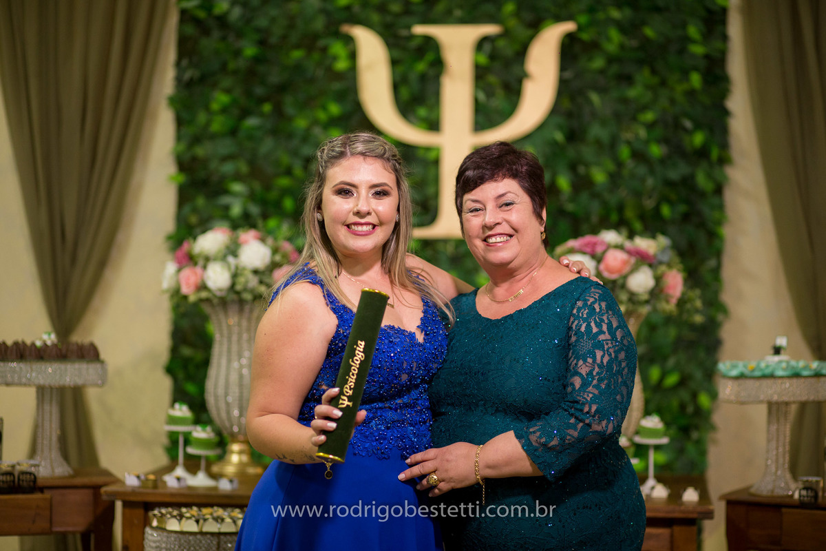 fotografia-formatura-porto-alegre-ilha-da-pintada-psicologia-psicologa-decoracao-grazi-festas-rodrigo-bestetti-foto-lembranca-fotografo-mesa-de-doces-vestido-azul-familia-amigos