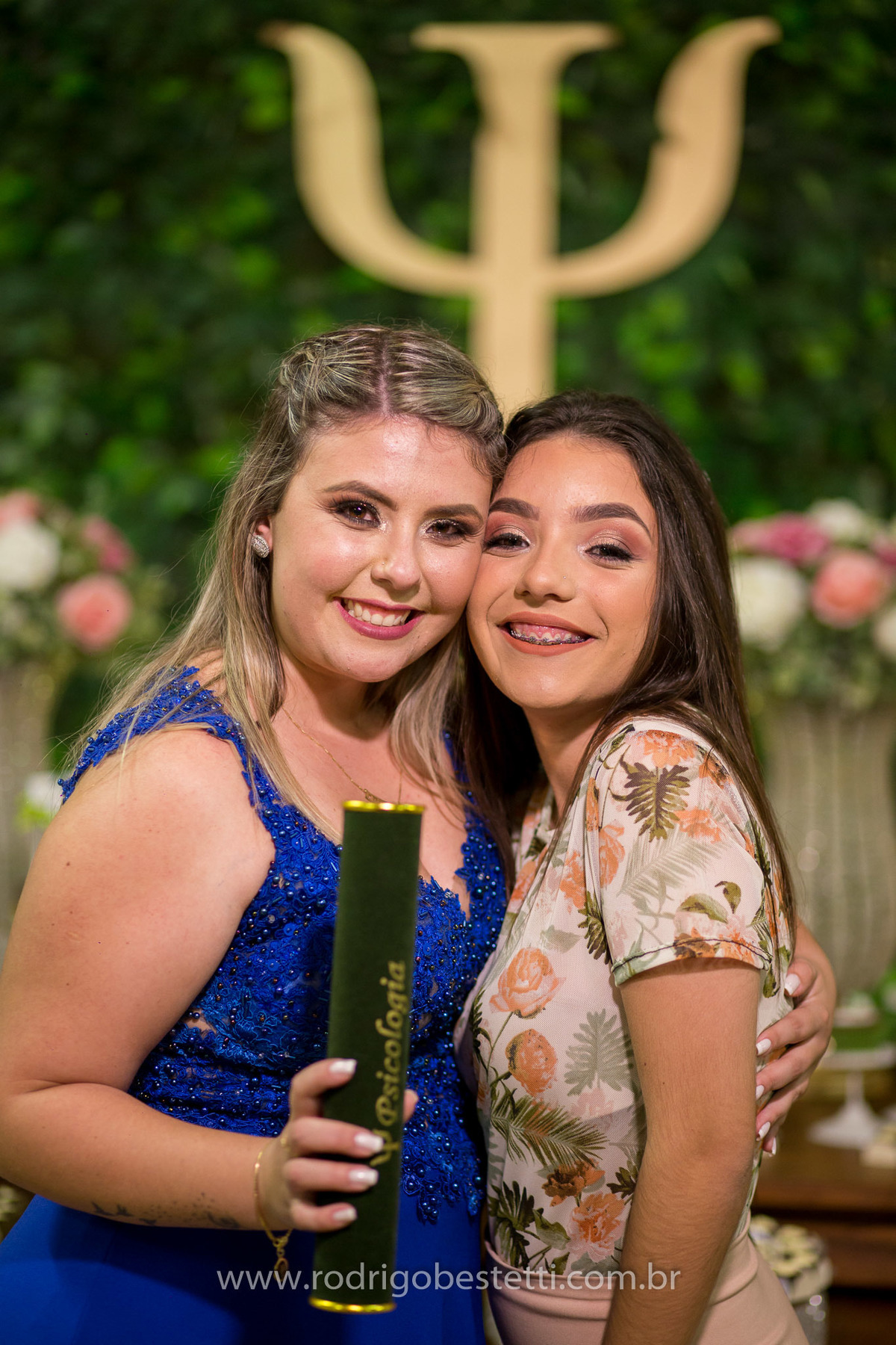 fotografia-formatura-porto-alegre-ilha-da-pintada-psicologia-psicologa-decoracao-grazi-festas-rodrigo-bestetti-foto-lembranca-fotografo-mesa-de-doces-vestido-azul-familia-amigos