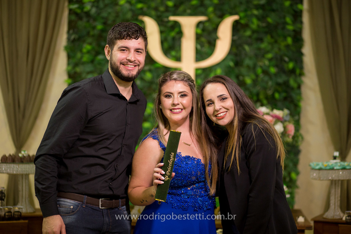 fotografia-formatura-porto-alegre-ilha-da-pintada-psicologia-psicologa-decoracao-grazi-festas-rodrigo-bestetti-foto-lembranca-fotografo-mesa-de-doces-vestido-azul-familia-amigos