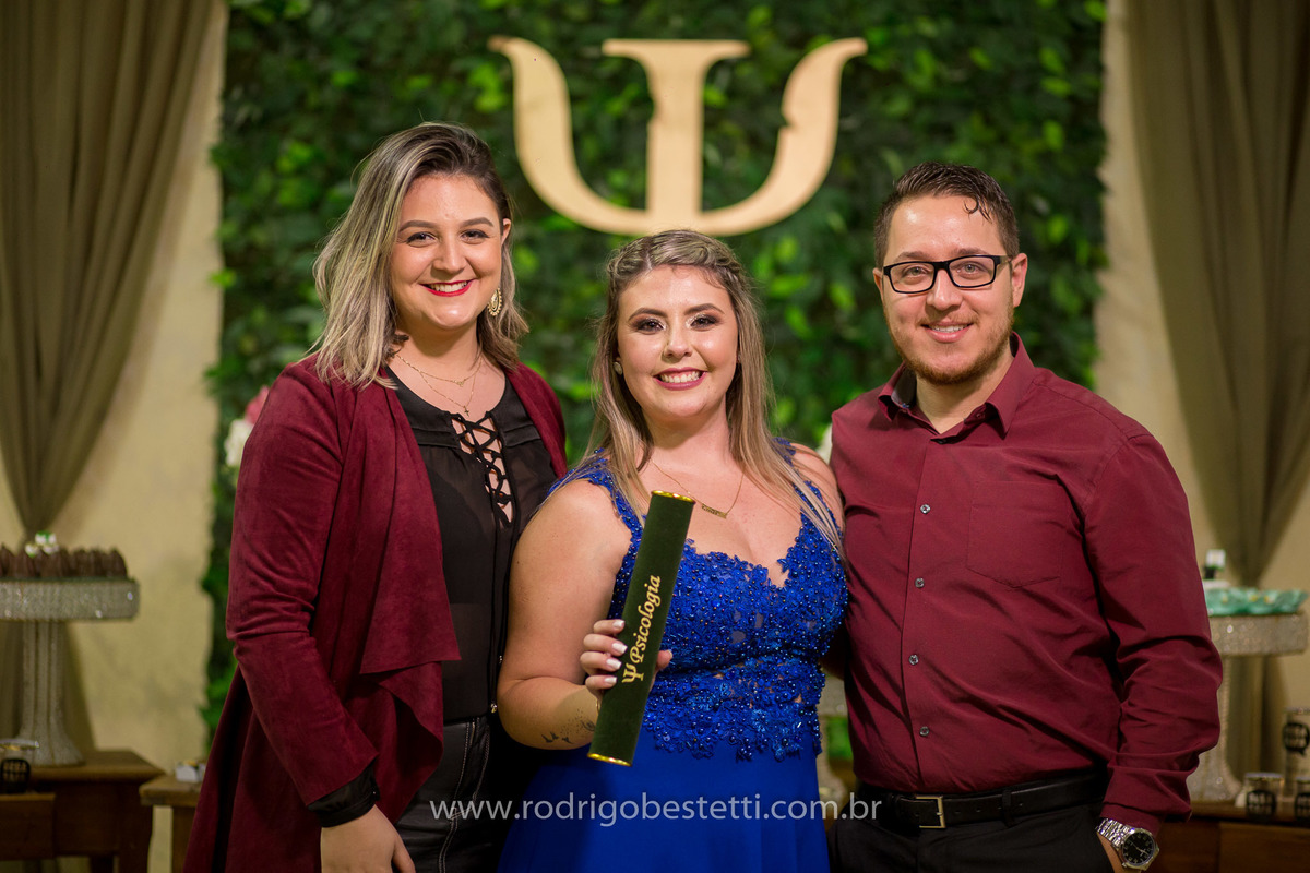 fotografia-formatura-porto-alegre-ilha-da-pintada-psicologia-psicologa-decoracao-grazi-festas-rodrigo-bestetti-foto-lembranca-fotografo-mesa-de-doces-vestido-azul-familia-amigos