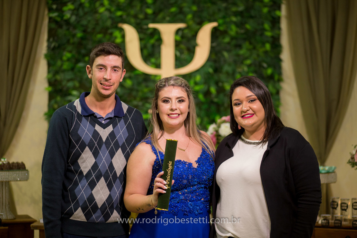 fotografia-formatura-porto-alegre-ilha-da-pintada-psicologia-psicologa-decoracao-grazi-festas-rodrigo-bestetti-foto-lembranca-fotografo-mesa-de-doces-vestido-azul-familia-amigos