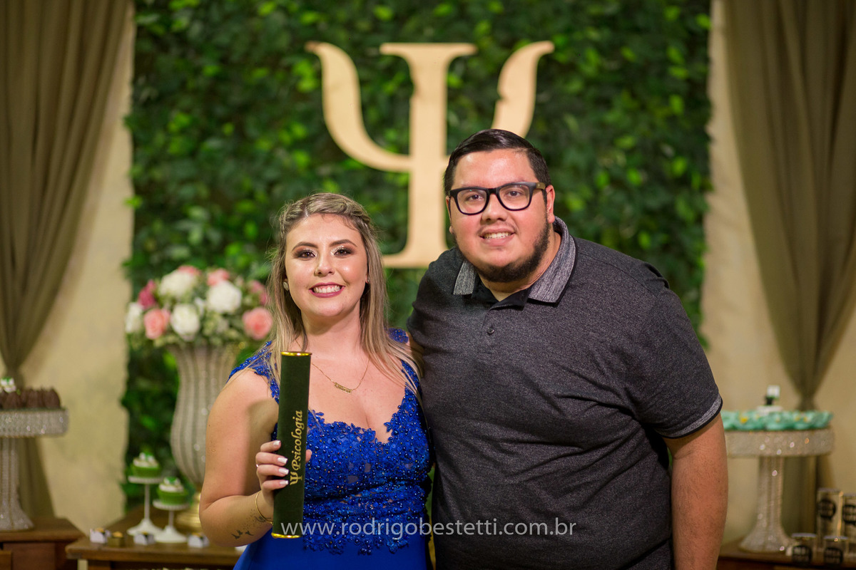 fotografia-formatura-porto-alegre-ilha-da-pintada-psicologia-psicologa-decoracao-grazi-festas-rodrigo-bestetti-foto-lembranca-fotografo-mesa-de-doces-vestido-azul-familia-amigos