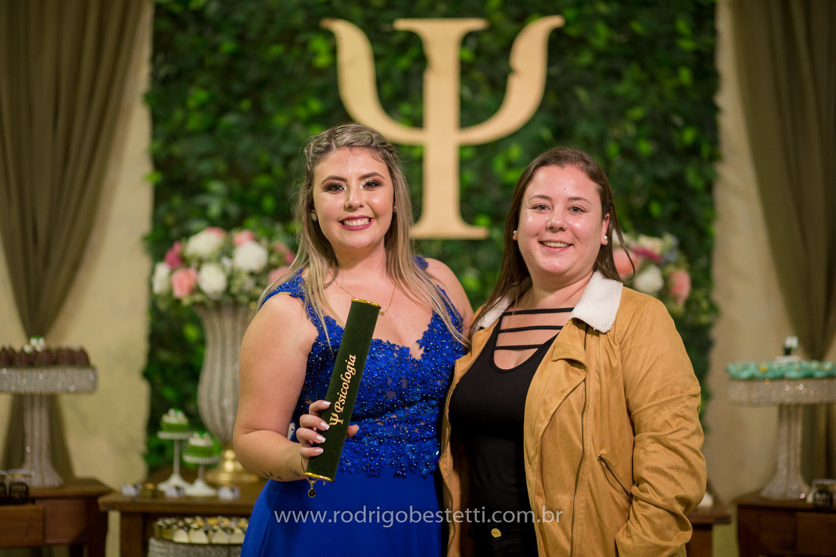 fotografia-formatura-porto-alegre-ilha-da-pintada-psicologia-psicologa-decoracao-grazi-festas-rodrigo-bestetti-foto-lembranca-fotografo-mesa-de-doces-vestido-azul-familia-amigos
