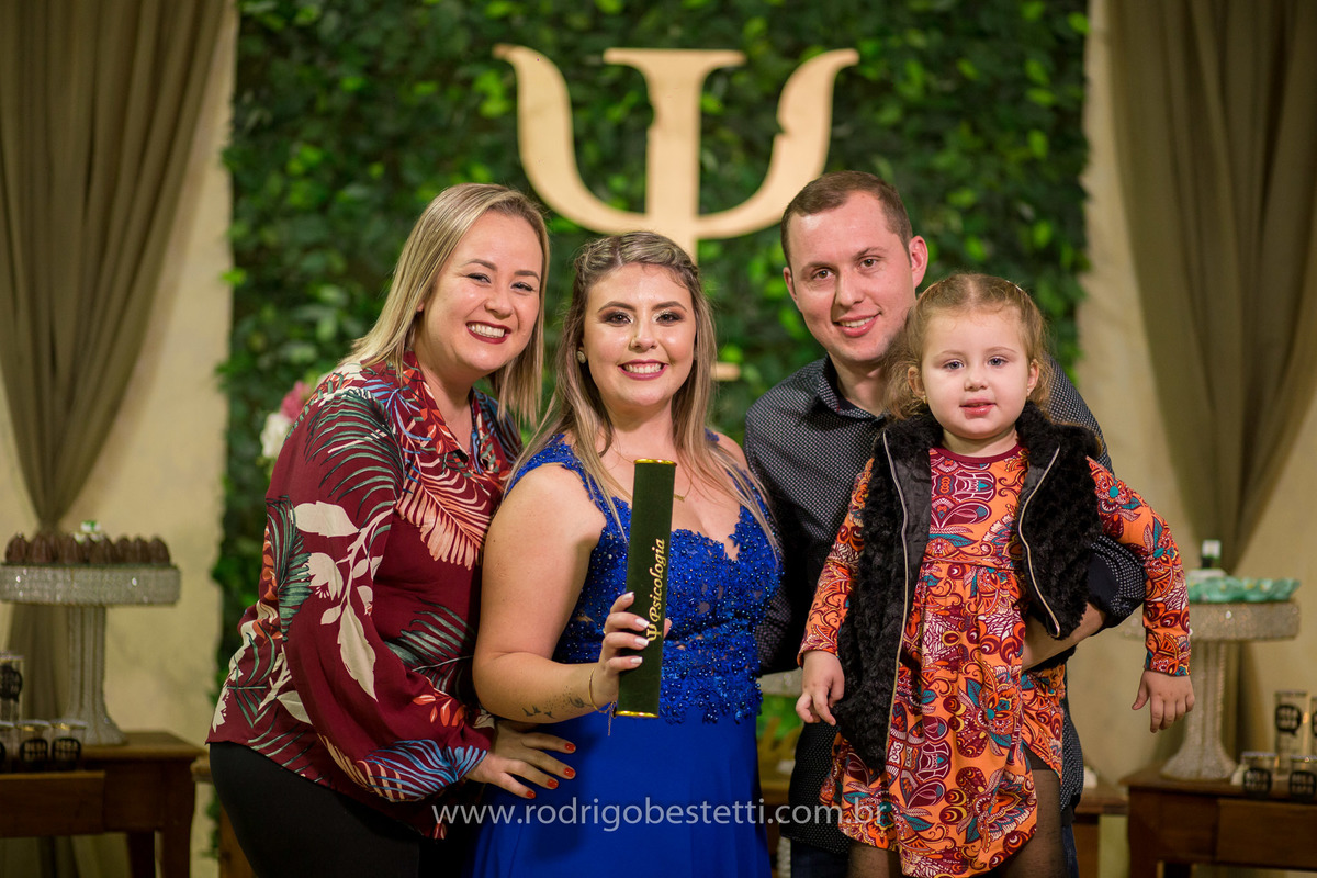 fotografia-formatura-porto-alegre-ilha-da-pintada-psicologia-psicologa-decoracao-grazi-festas-rodrigo-bestetti-foto-lembranca-fotografo-mesa-de-doces-vestido-azul-familia-amigos