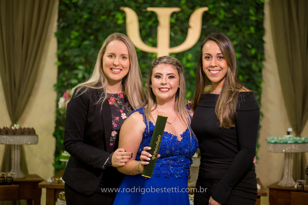 fotografia-formatura-porto-alegre-ilha-da-pintada-psicologia-psicologa-decoracao-grazi-festas-rodrigo-bestetti-foto-lembranca-fotografo-mesa-de-doces-vestido-azul-familia-amigos