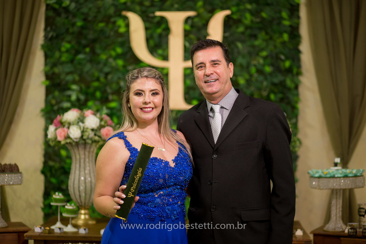 fotografia-formatura-porto-alegre-ilha-da-pintada-psicologia-psicologa-decoracao-grazi-festas-rodrigo-bestetti-foto-lembranca-fotografo-mesa-de-doces-vestido-azul-familia-amigos