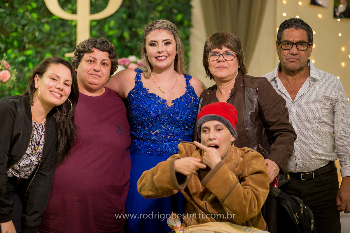 fotografia-formatura-porto-alegre-ilha-da-pintada-psicologia-psicologa-decoracao-grazi-festas-rodrigo-bestetti-foto-lembranca-fotografo-mesa-de-doces-vestido-azul-familia-amigos