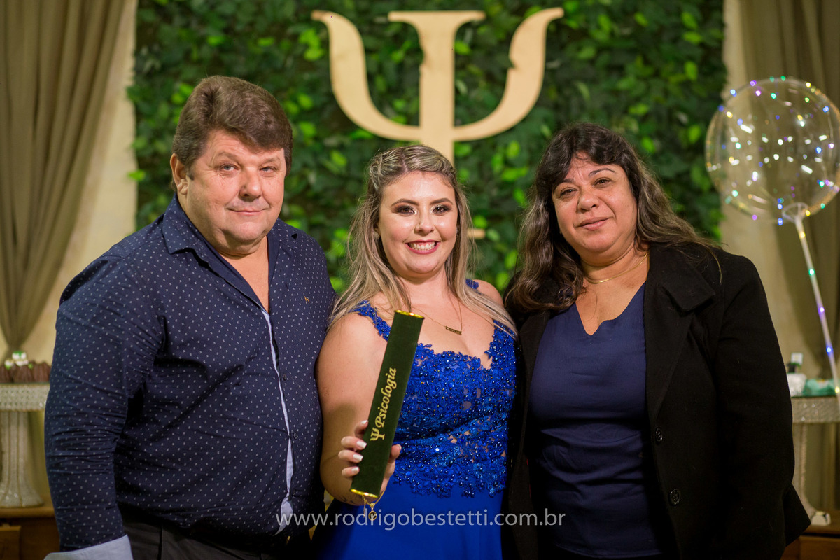 fotografia-formatura-porto-alegre-ilha-da-pintada-psicologia-psicologa-decoracao-grazi-festas-rodrigo-bestetti-foto-lembranca-fotografo-mesa-de-doces-vestido-azul-familia-amigos