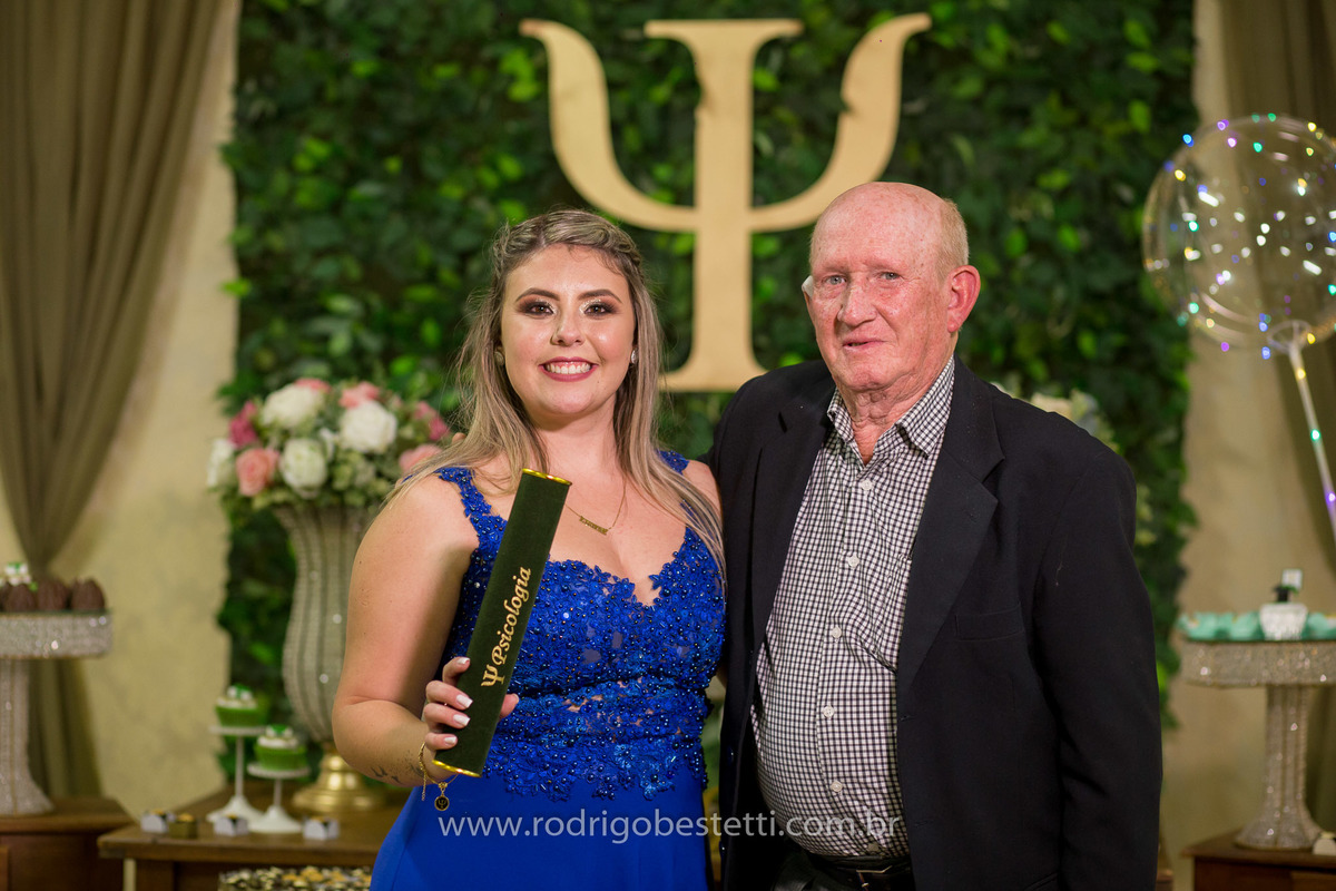 fotografia-formatura-porto-alegre-ilha-da-pintada-psicologia-psicologa-decoracao-grazi-festas-rodrigo-bestetti-foto-lembranca-fotografo-mesa-de-doces-vestido-azul-familia-amigos