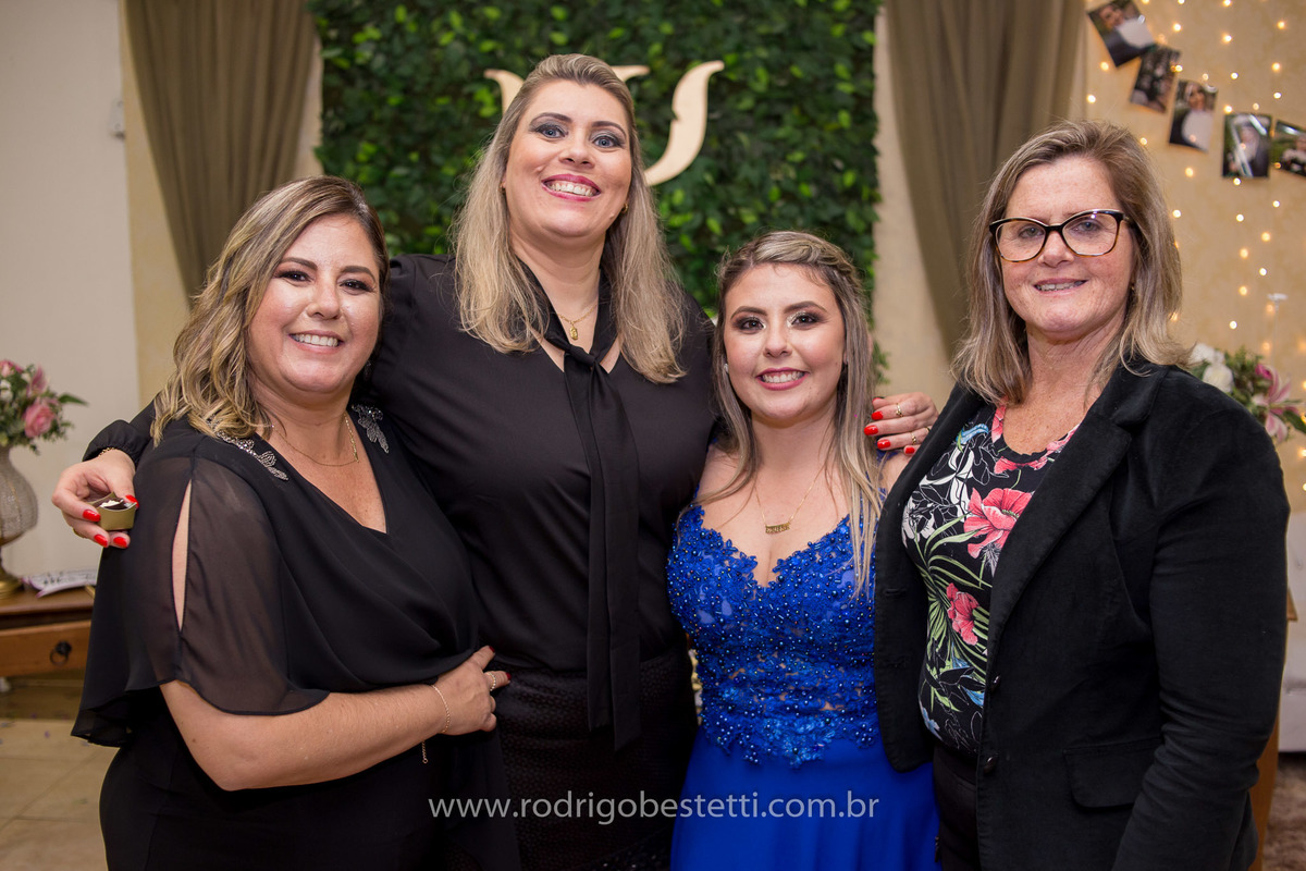 fotografia-formatura-porto-alegre-ilha-da-pintada-psicologia-psicologa-decoracao-grazi-festas-rodrigo-bestetti-foto-lembranca-fotografo-mesa-de-doces-vestido-azul-familia-amigos