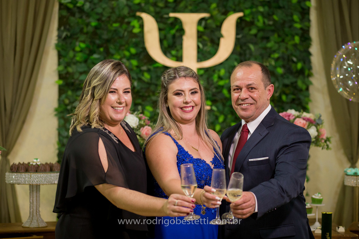 fotografia-formatura-porto-alegre-ilha-da-pintada-psicologia-psicologa-decoracao-grazi-festas-rodrigo-bestetti-foto-lembranca-fotografo-mesa-de-doces-vestido-azul-familia-amigos