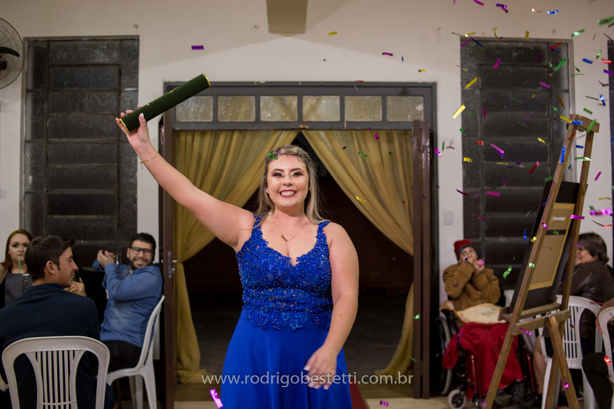 fotografia-formatura-porto-alegre-ilha-da-pintada-psicologia-psicologa-decoracao-grazi-festas-rodrigo-bestetti-foto-lembranca-fotografo-mesa-de-doces-vestido-azul-familia-amigos
