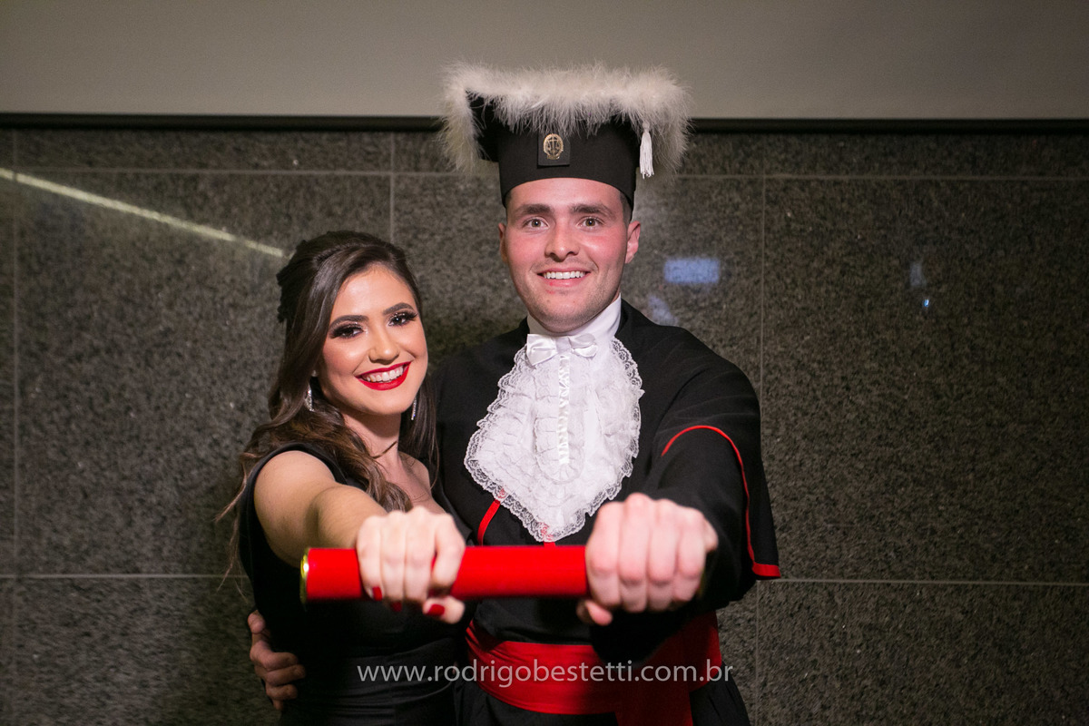 fotografo de formatura, direito, advogado, fmp, teatro do ciee, porto alegre, formando, homem, fotografia masculina, militar, farda, toga, guadalajara, terno, colacao de grau, solenidade de formatura, rodrigo bestetti fotografia