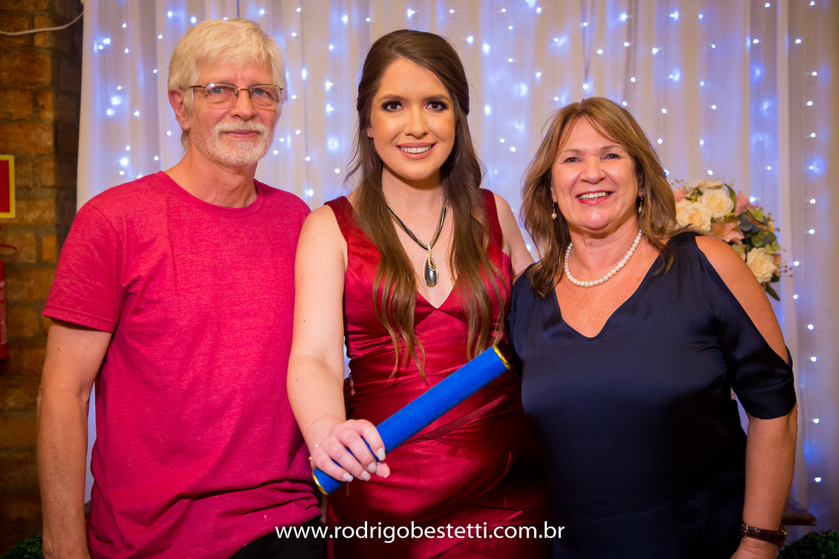 fotografo de formatura porto alegre, formaturas, fotografia, porto alegre, ufrgs, ensaio diferente, ensaio formatura, engenharia ufrgs, fotos diferentes, logo da ufrgs, fotografia de formatura, tailana jeske, thawara guidolin, viviane mezzomo