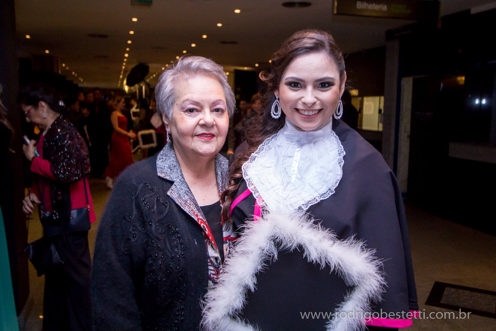 formatura ciencias contabeis, franciele gross, teatro ciee, porto alegre, fapa, unirriter, rodrigo bestetti fotografia, fotografo de formatura, fotografo porto alegre, mirage 3 figueiras, maquiagem, colacao de grau, solenidade de formatura, fotos lindas