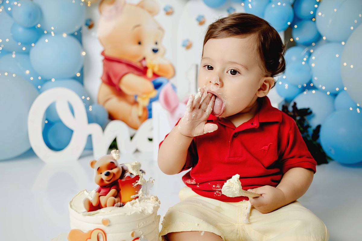Smash the cake ursinho Pooh estúdio Aline Araujo Fotografia Belo Horizonte MG
