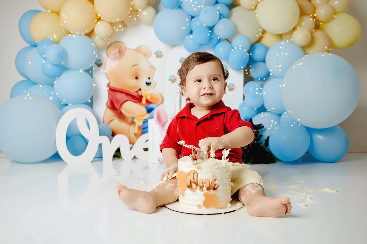 Smash the cake ursinho Pooh estúdio Aline Araujo Fotografia Belo Horizonte MG