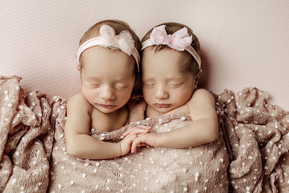 Ensaio newborn gêmeas estúdio em belo horizonte mg aline araujo fotografia