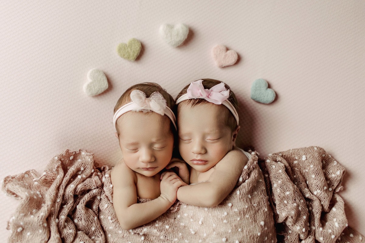 Ensaio newborn gêmeas estúdio em belo horizonte mg aline araujo fotografia