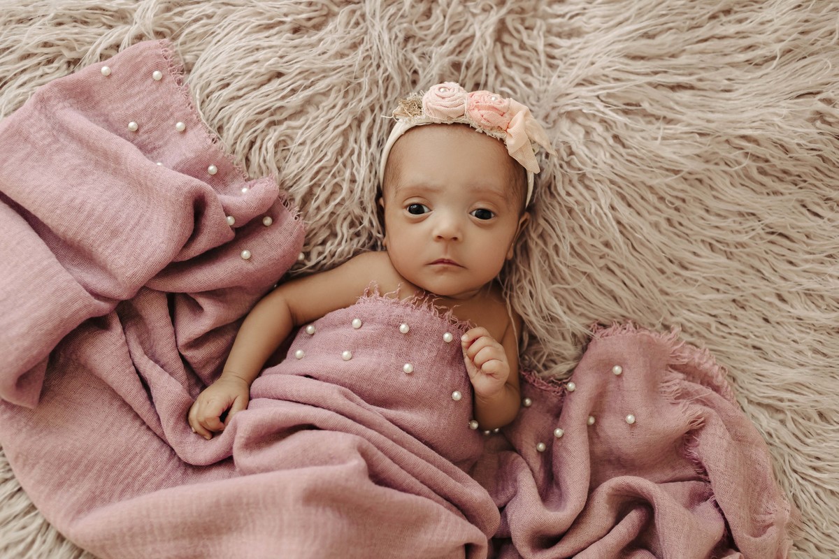 Ensaio de acompanhamento do bebê em BH. Estúdio Aline Araujo Fotografia