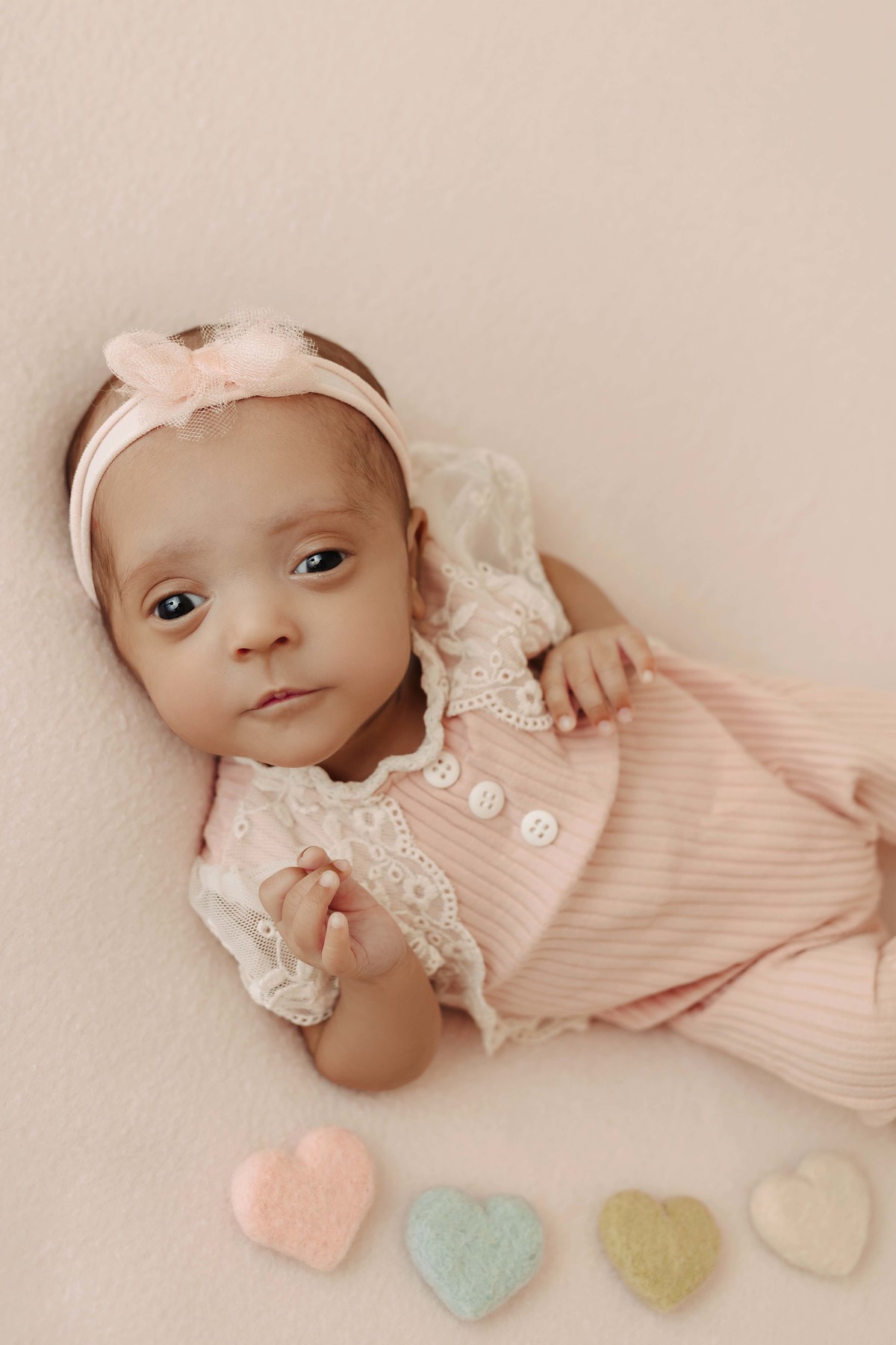 Ensaio de acompanhamento do bebê em BH. Estúdio Aline Araujo Fotografia