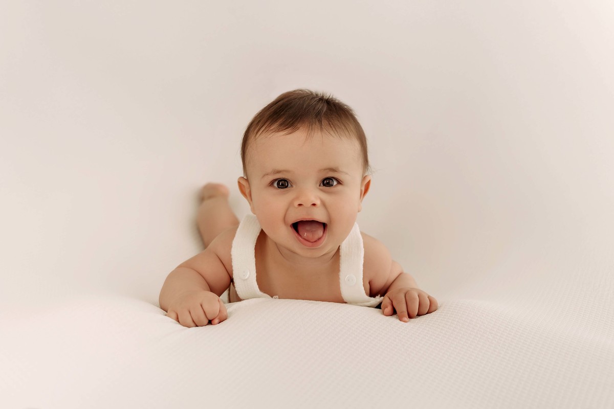 Ensaio de acompanhamento do bebê Belo Horizonte MG estúdio Aline Araújo Fotografia