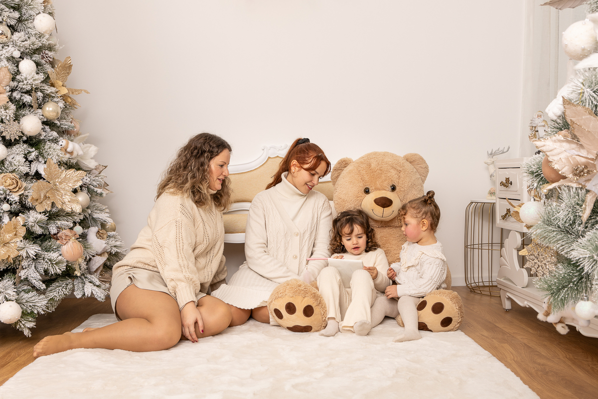 Sessão de Natal 2023, Natal 2023, sessão de natal porto2023, natal em família, mini sessões de natal 2023, fotos de natal 2023, fotos de família, estúdio fotográfico porto, fotos de crianças, fotos de bebés