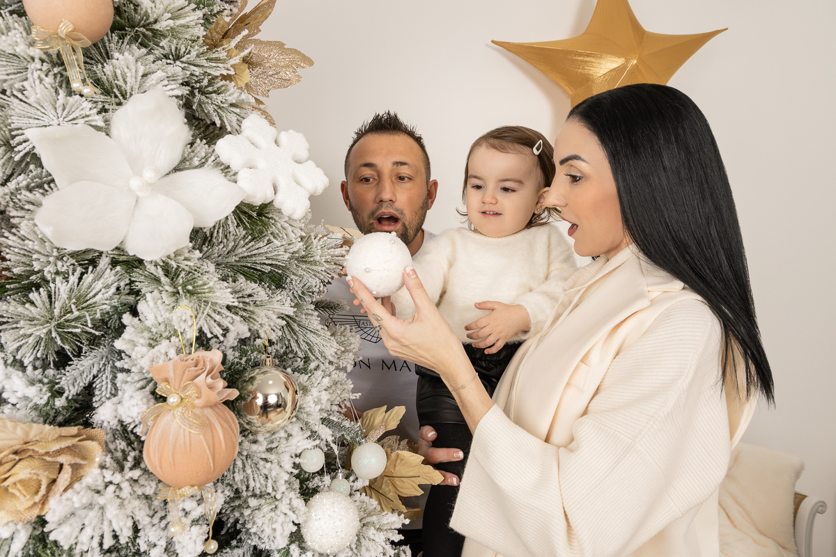 Sessão de Natal 2023, Natal 2023, sessão de natal porto2023, natal em família, mini sessões de natal 2023, fotos de natal 2023, fotos de família, estúdio fotográfico porto, fotos de crianças, fotos de bebés