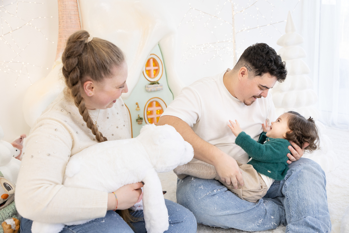 Sessão de Natal 2024, Natal 2024, sessão de natal porto2024, natal em família, mini sessões de natal 2024, fotos de natal 2024, fotos de família, estúdio fotográfico porto, fotos de crianças, fotos de bebés