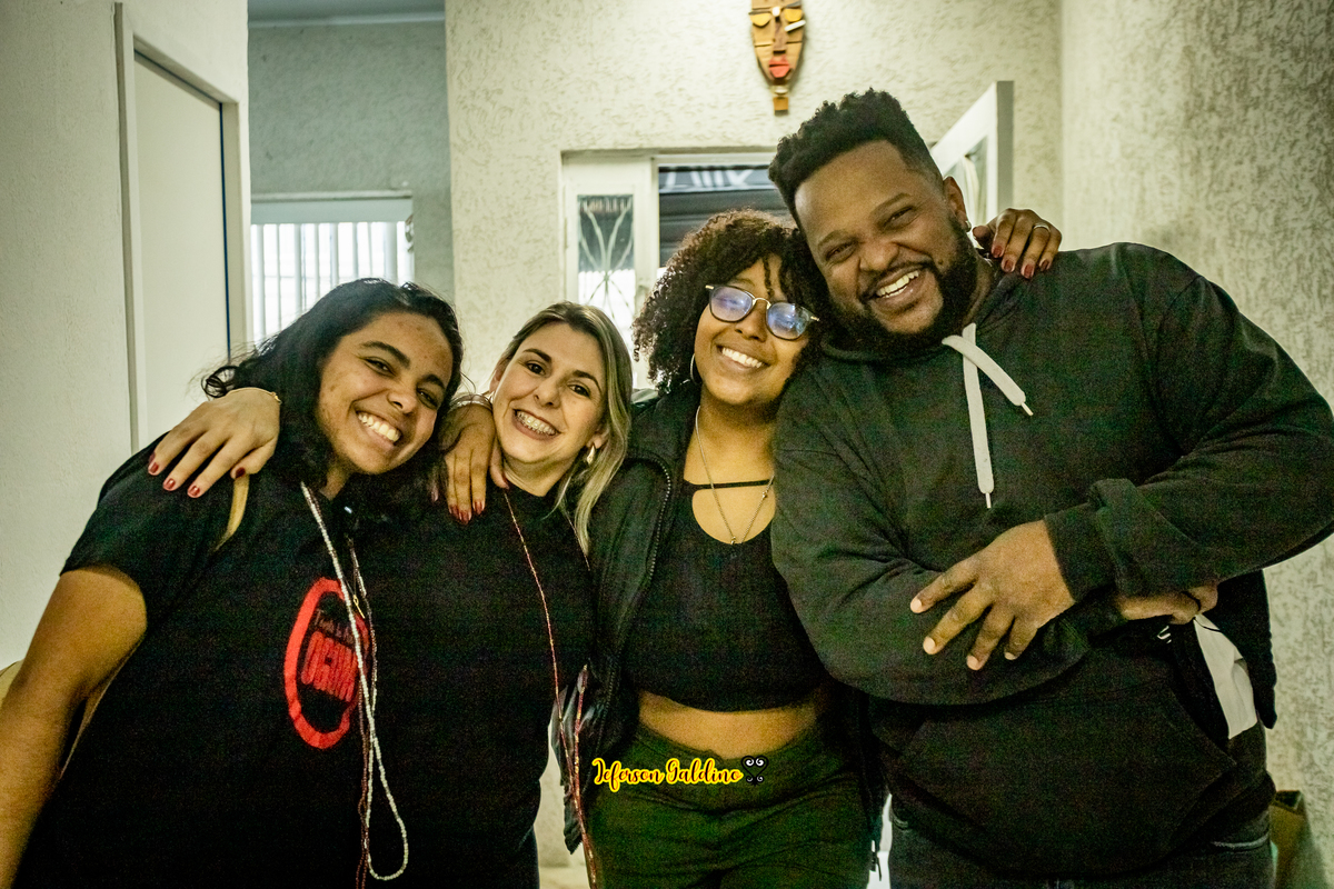 SÓ RISOS E FELICIDADE