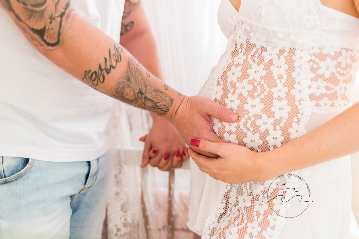 fotografia-de-gestante-fotos-em-casa-no-quarto-do-bebe-laisa-pimenta-e-george-henrique-e-rodrigo-goiania-livia-guimaraes-fotografia